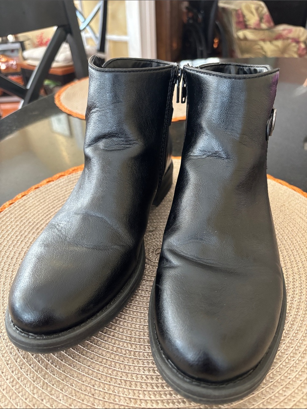 Baretraps Black Faux Leather Ankle Boots - Classic Zip Closure size 7.5
